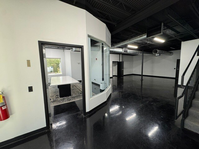 More Photos Of 2600 Beverly Court, Suite 107,, Aurora Light Distribution For Lease
