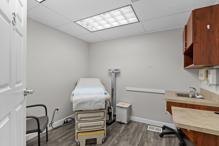 More Photos Of 10131-10137 West Florissant Ave, Saint Louis Office For Sale