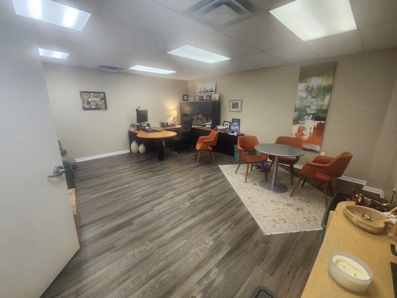 More Photos Of 936 W Greenfield Ave, Milwaukee Freestanding For Sale
