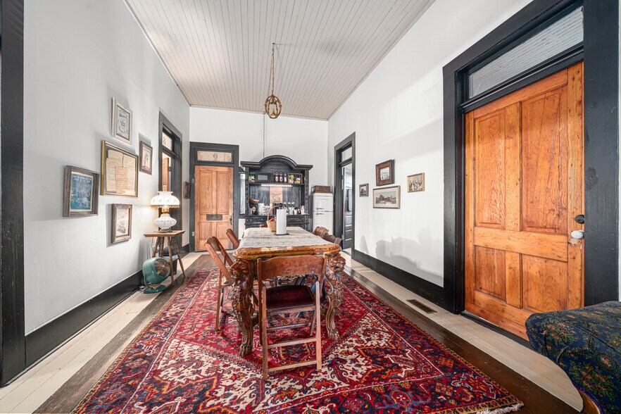 More Photos Of 411 E Front Ave, Chester Hospitality For Sale