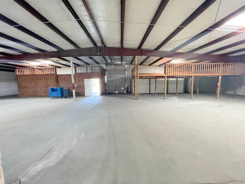 More Photos Of 10980 Enterprise Ave, Bonita Springs Warehouse For Lease