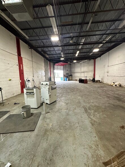 More Photos Of 1371 Church St, Bohemia Manufacturing For Lease