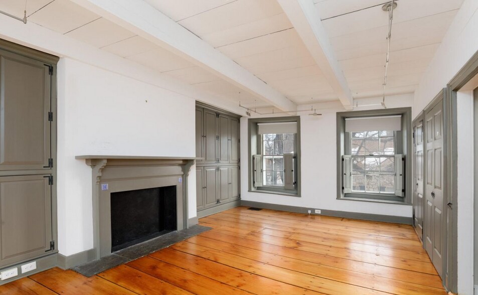 More Photos Of 43 Crown St, Kingston Office For Lease