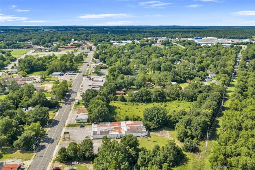 More Photos Of 607 Martin Luther King Jr Dr, Fort Valley Flex For Sale