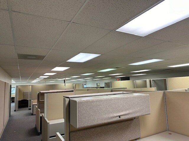 More Photos Of 5450 Wansford Way, Rockford Office For Lease