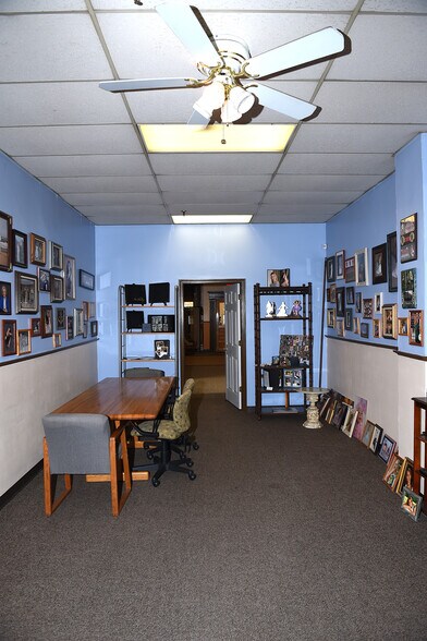 More Photos Of 1493 Old Butler Plank Rd, Glenshaw Office For Sale