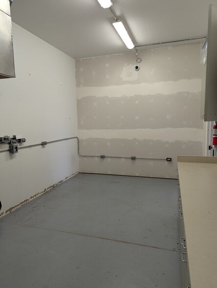 More Photos Of 1040 5th Ave, Lyons Food Processing For Lease