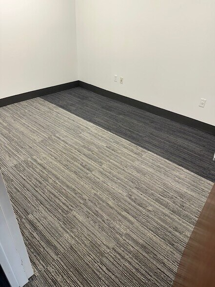 More Photos Of 200 NE Mulberry St, Lee's Summit Office For Lease