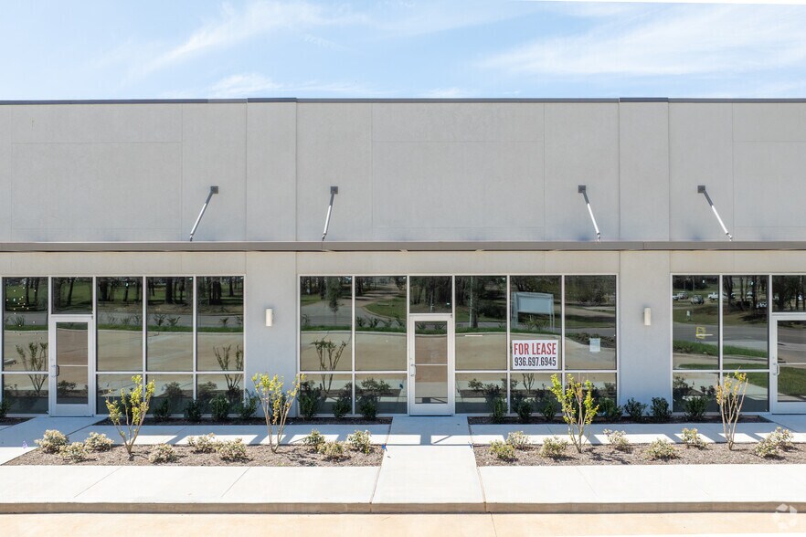 More Photos Of 75 Executive Retail - TBD, Conroe Storefront Retail Office For Lease