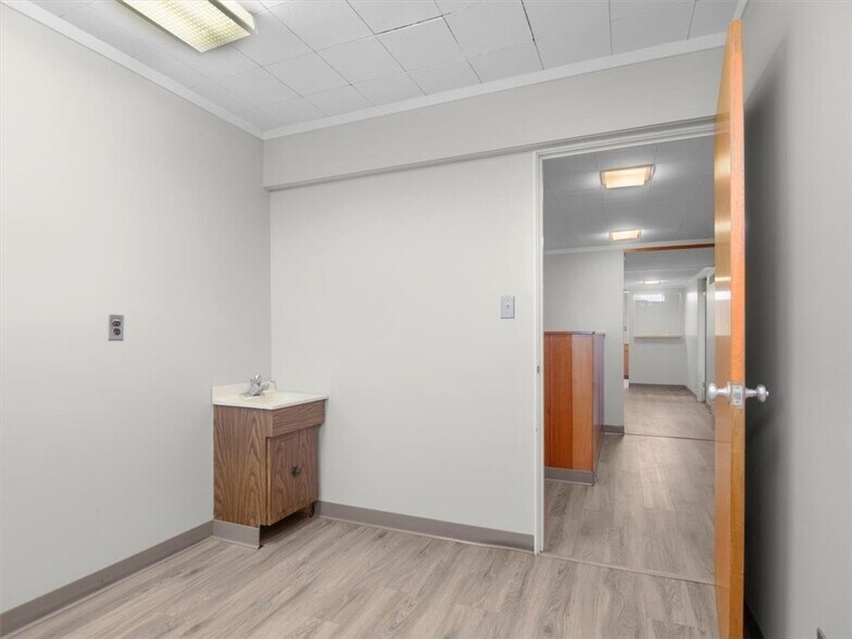 More Photos Of 5973 Walworth Rd, Ontario Medical For Sale
