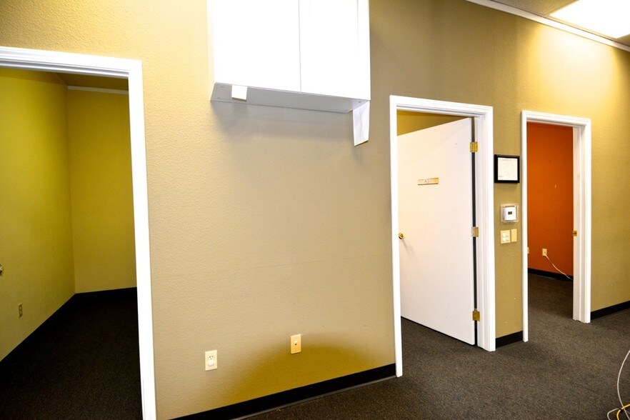 More Photos Of 11990 Heritage Oak Pl, Auburn Office For Lease