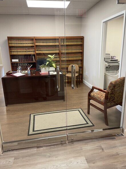 More Photos Of 423-425 Main St, Middletown Office For Sale