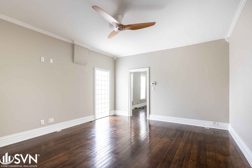 More Photos Of 240 E Third St, Lexington Office For Sale