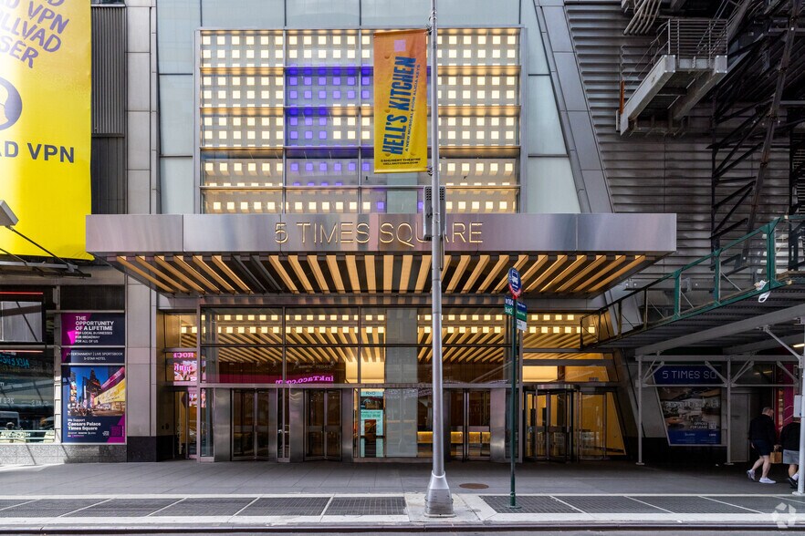 More Photos Of 5 Times Sq, New York Apartments For Lease