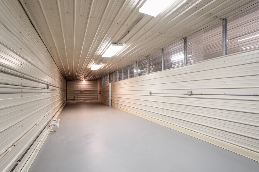 More Photos Of 21040 Loop 494, New Caney Warehouse For Lease