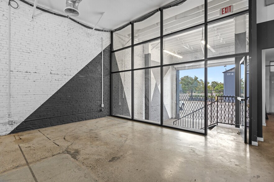More Photos Of 1931 Bay St, Los Angeles Showroom For Lease