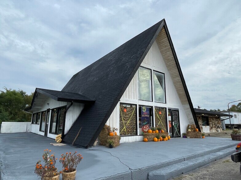 Primary Photo Of 9435 S State Road 243, Cloverdale Restaurant For Sale