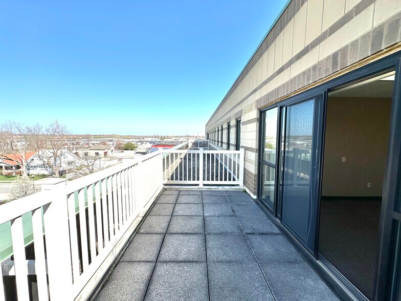 More Photos Of 425 Joliet St, Dyer Office For Sale