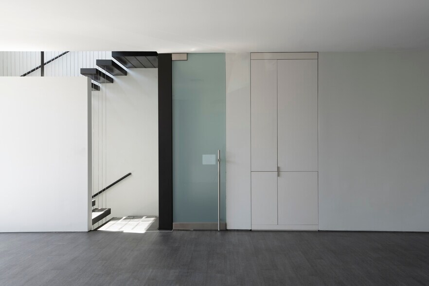 More Photos Of 1511 Abbot Kinney Blvd, Venice Storefront Retail Residential For Lease