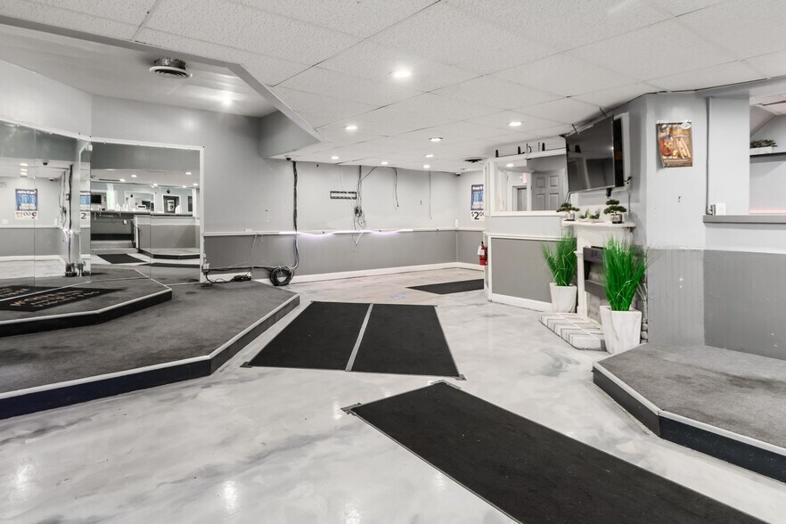 More Photos Of 1662 W Mound St, Columbus Restaurant For Sale