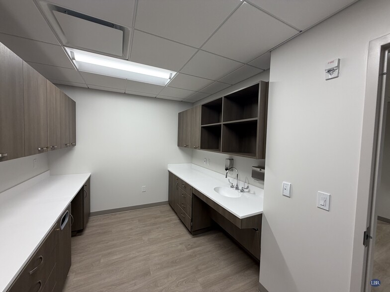 More Photos Of 548 Barton Blvd, Rockledge Medical For Lease