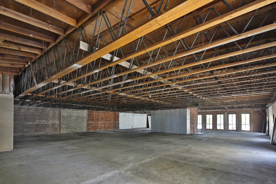 More Photos Of 1940 E 17th St, Santa Ana Office For Lease