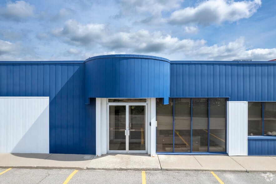 More Photos Of 42 Cardico Dr, Whitchurch-Stouffville Warehouse For Sale