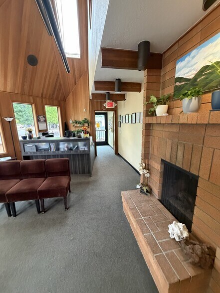 More Photos Of 1403 F St, Springfield Medical For Lease
