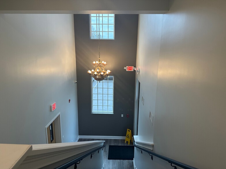 More Photos Of 1004 Princetown Rd, Schenectady Office For Lease