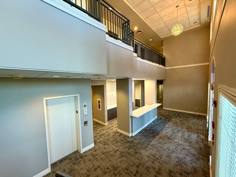 More Photos Of 486 SW Bluff Dr, Bend Office For Lease