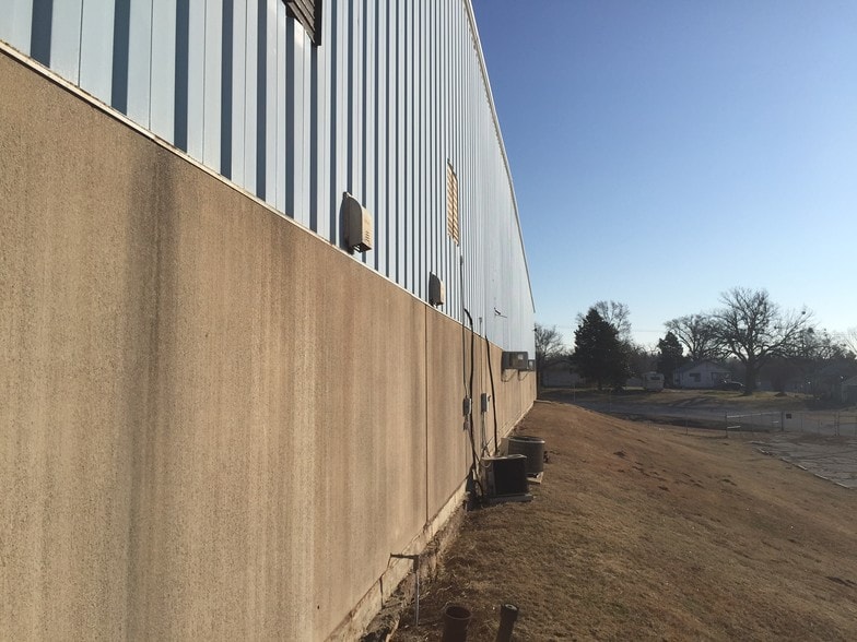 More Photos Of 400 N Harvey St, Seminole Manufacturing For Lease