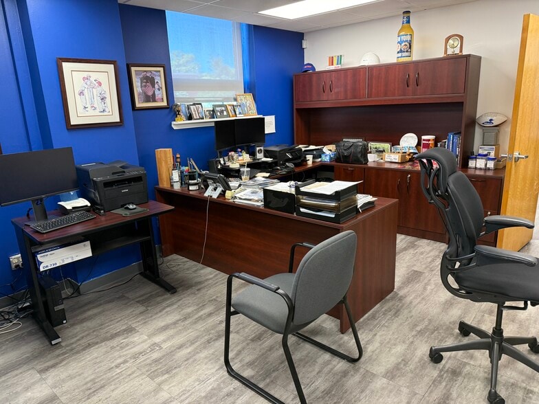 More Photos Of 270 Adams Blvd, Farmingdale Warehouse For Sale