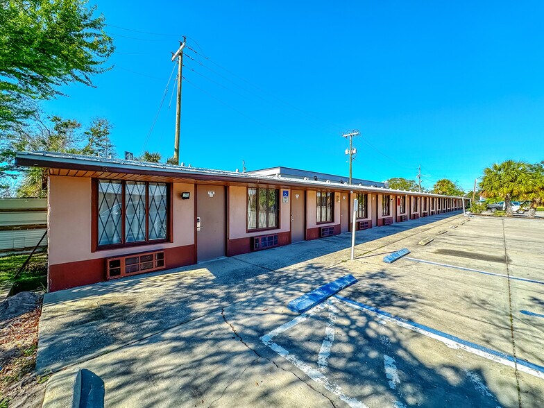 Primary Photo Of 668 67th Street Cir E, Bradenton Hotel For Sale