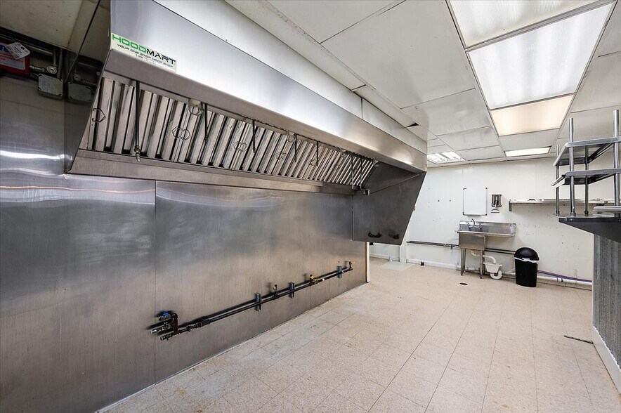 More Photos Of 4084 Huron St, North Branch Restaurant For Sale