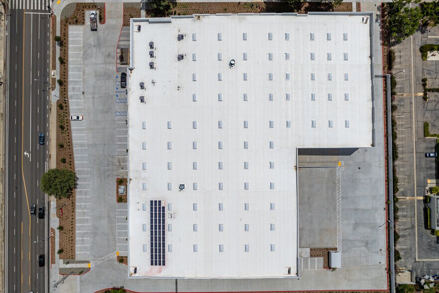 More Photos Of 19900 Plummer St, Chatsworth Warehouse For Lease