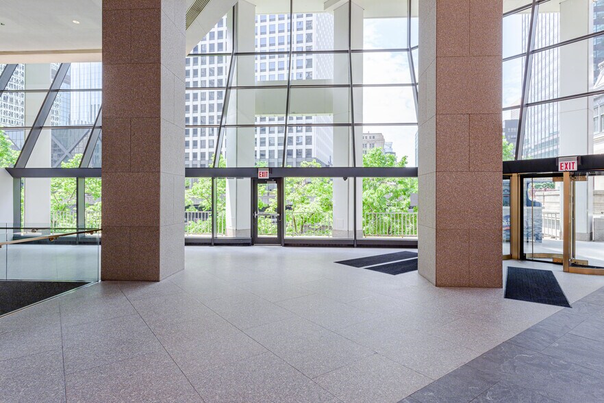More Photos Of 200 S Wacker Dr, Chicago Office For Lease
