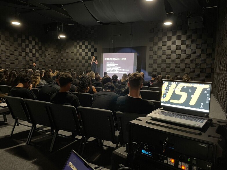 More Photos Of 2121 S Hiawasee Rd, Orlando Coworking Space