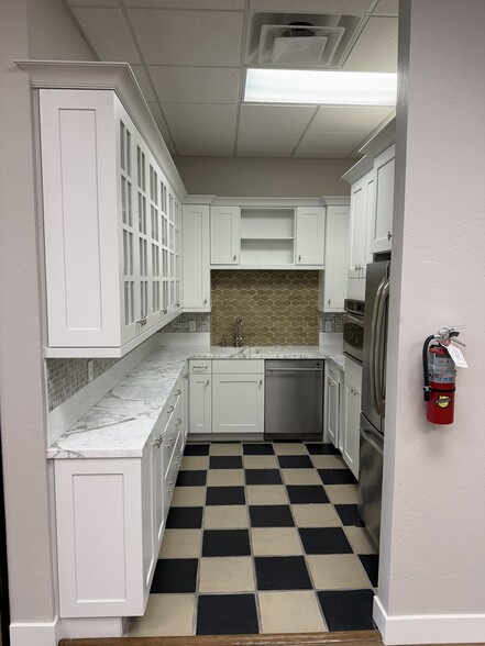 More Photos Of 7655 E Redfield Rd, Scottsdale Light Distribution For Lease