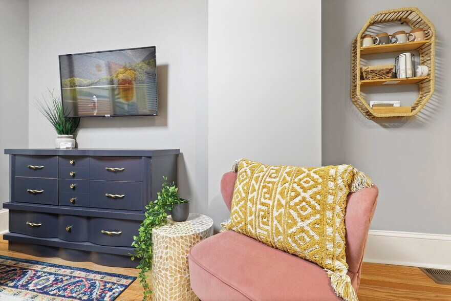 More Photos Of 100 S Railroad Ave, Damascus Apartments For Sale