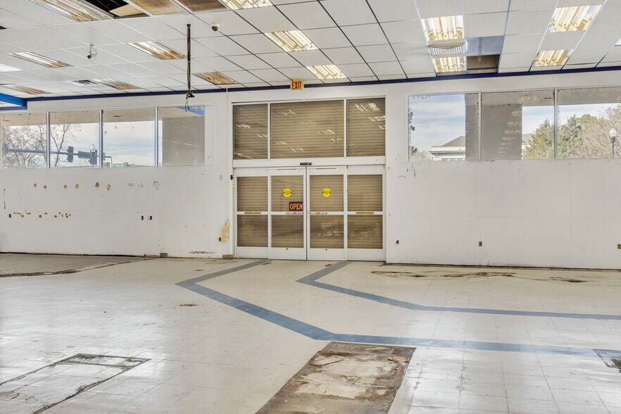 More Photos Of 2300 Wynnton Rd, Columbus Drugstore For Lease