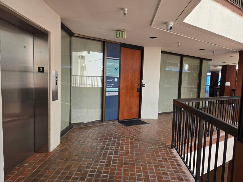 More Photos Of 400 Hobron Ln, Honolulu Apartments For Sale