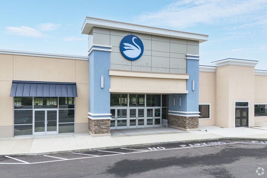 More Photos Of 262 Swansea Mall Dr, Swansea Storefront Retail Office For Sale