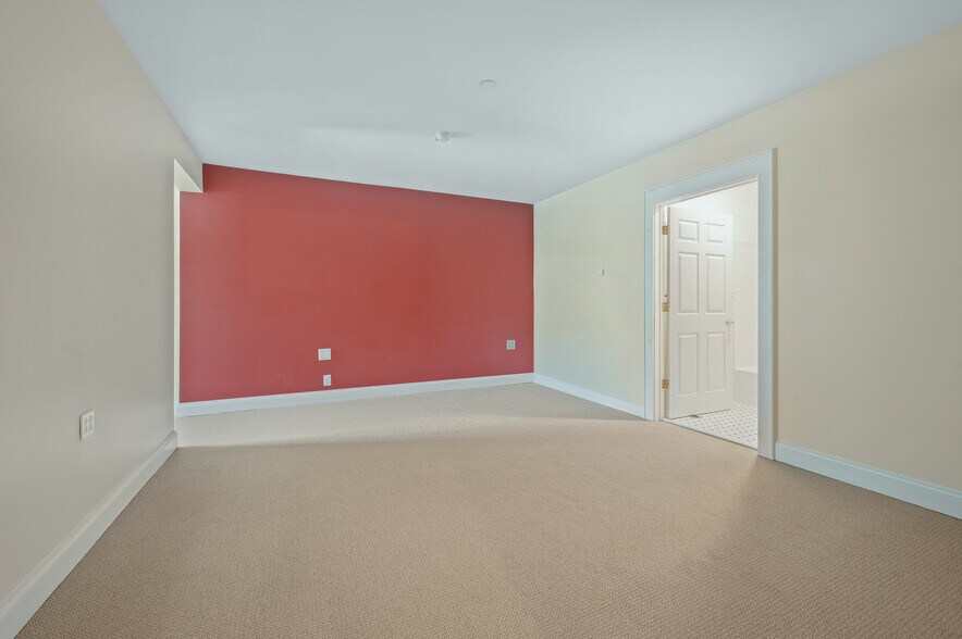 More Photos Of 56 Main St, Stamford Hotel For Sale