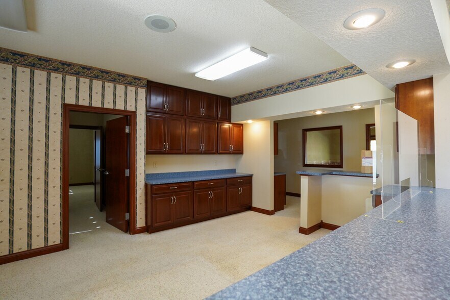 More Photos Of 328 Northpoint Ave, Huntington Office Residential For Lease