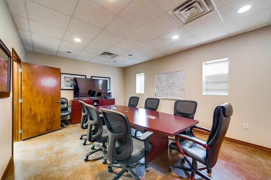 More Photos Of 3707 S County Road 1210, Midland Distribution For Lease