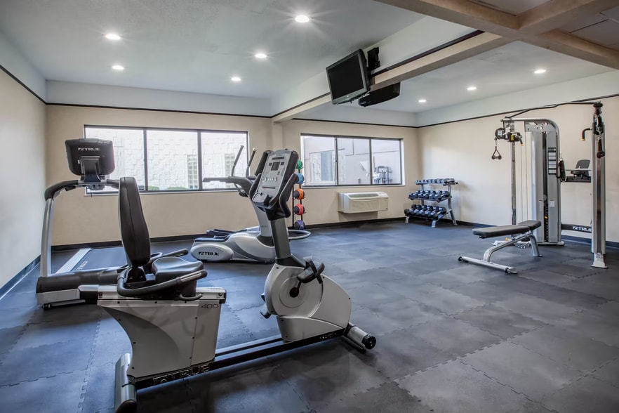 More Photos Of 1919 Star Batt Dr, Rochester Hills Hotel For Sale