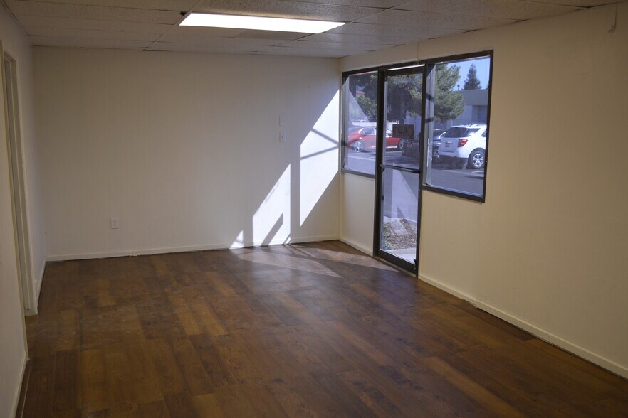 More Photos Of 4630 Easton Dr, Bakersfield Warehouse For Lease
