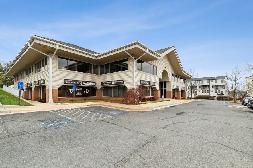 More Photos Of 20 Pidgeon Hill Dr, Sterling Medical For Sale