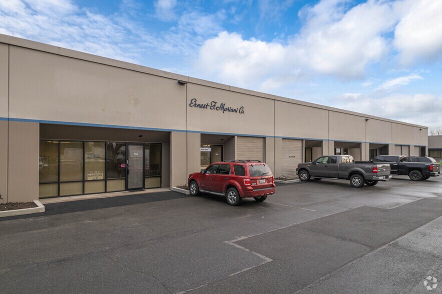 More Photos Of 7002-7024 S 220th St, Kent Warehouse For Lease