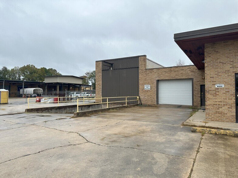 More Photos Of 10609 N Dual Dr, Baton Rouge Storefront For Sale